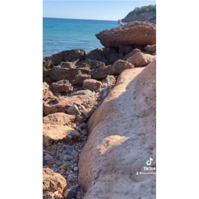 vroege avond in cala jondal en sa caleta